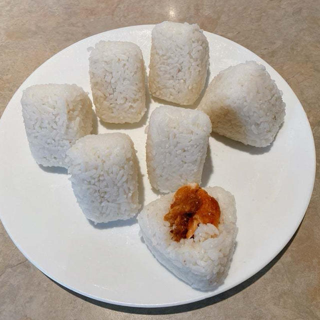 トロシャケでおむすび