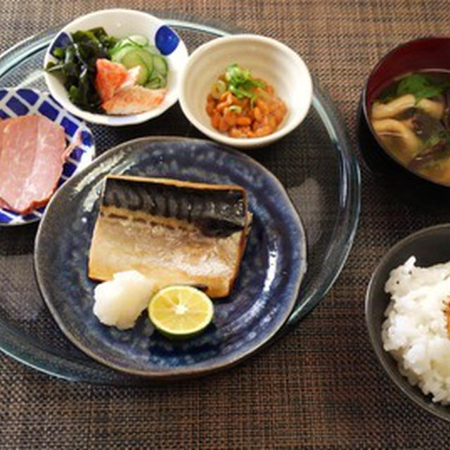 焼いただけ・・・手抜き感が否めない・・・ミックス茸のと水菜のお味噌汁♪・・♪