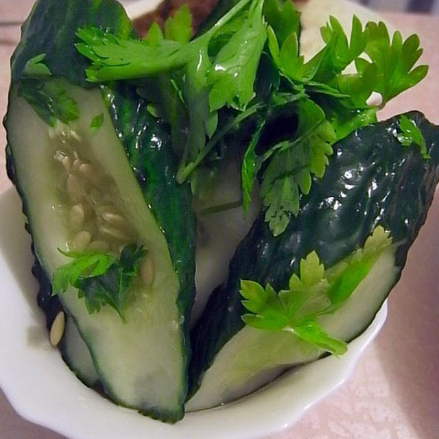 連れ合いの作った胡瓜のマリネを試食