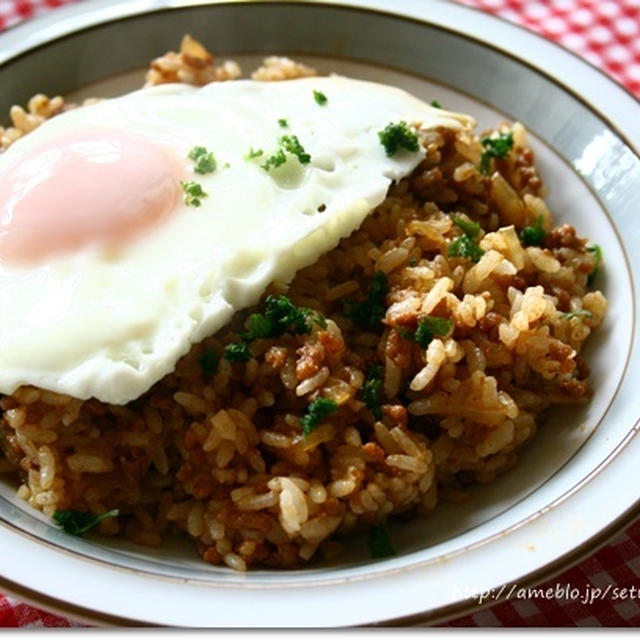 混ぜるだけ！！カレーのルウde簡単ドライカレー(ﾉ´∀｀*)