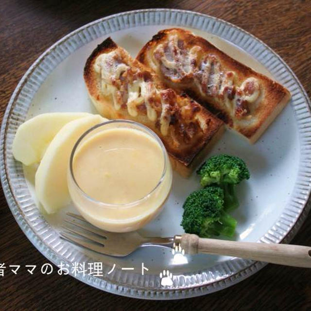 から揚げマヨトーストの朝ごはん