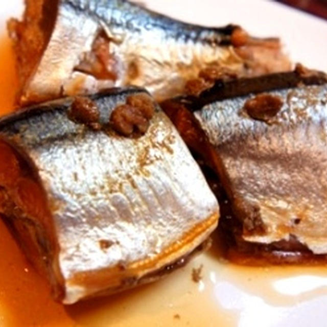 圧力鍋で骨まで食べられる、ぴりっと山椒薫る秋刀魚の煮物