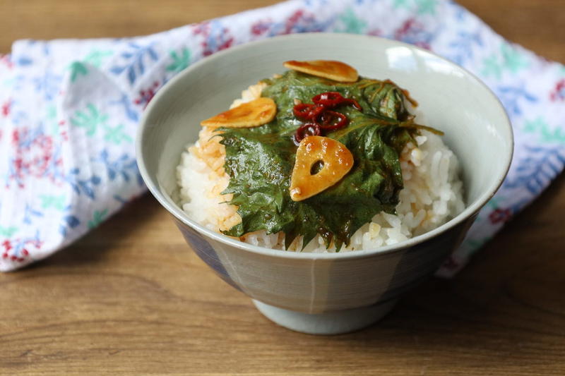 大葉の大量消費に！人気の作り置き！やみつき大葉のピリ辛にんにく漬けの日持ちするレシピ。