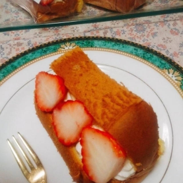 ふんわりいちごシフォンサンド！？
