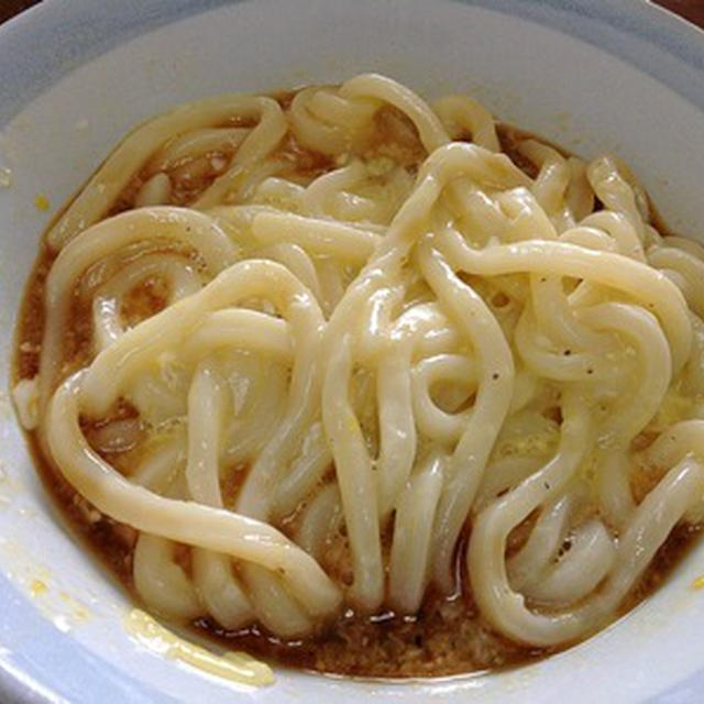 今朝の麺は「チーズ釜玉うどん」