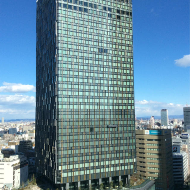 青空見えても冷たい本日、名駅ランチ