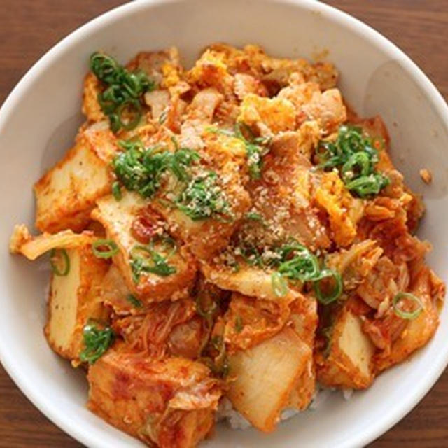 晩ごはんに「豚キムチ丼」