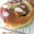 ブルーベリーとクリームチーズの大豆粉パン～低糖質　菓子パン