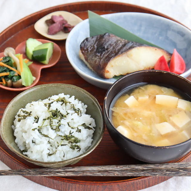 弁当用の冷凍おかずは夕飯にも！（西京漬けと山椒の葉の佃煮ご飯など献立）