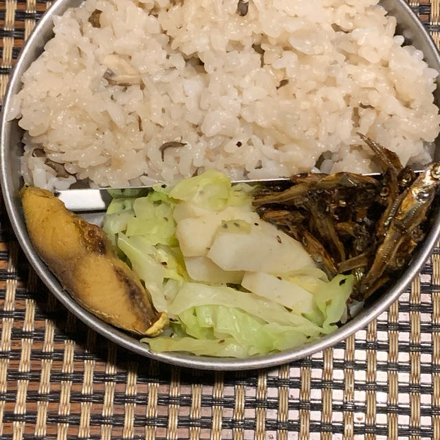 今週最後のお弁当は舞茸ご飯