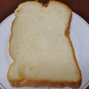 【食パンの焼け具合】で強力粉を比較できる！サイト