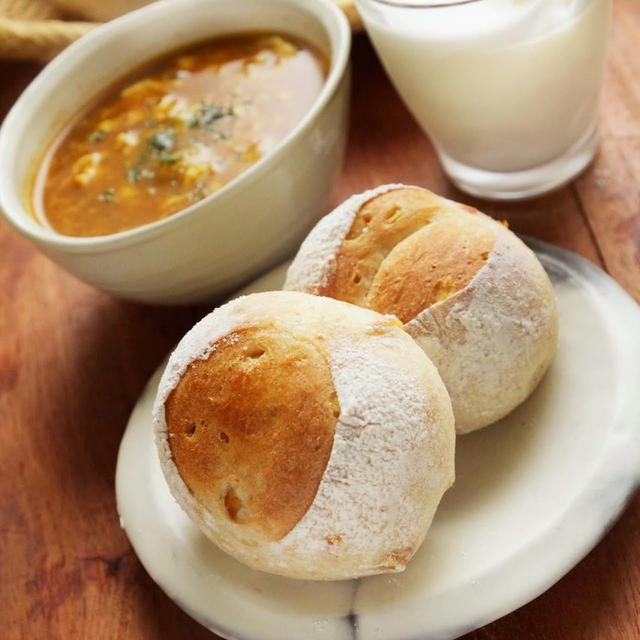 オレンジピールの全粒粉パンとカレースープ