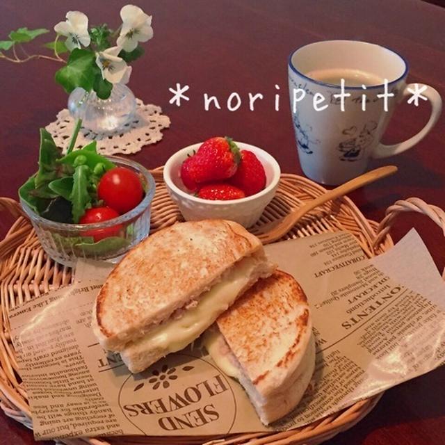 とろぉ〜りチーズがおいしいツナメルト♡とチェリーパイ⁈（笑）