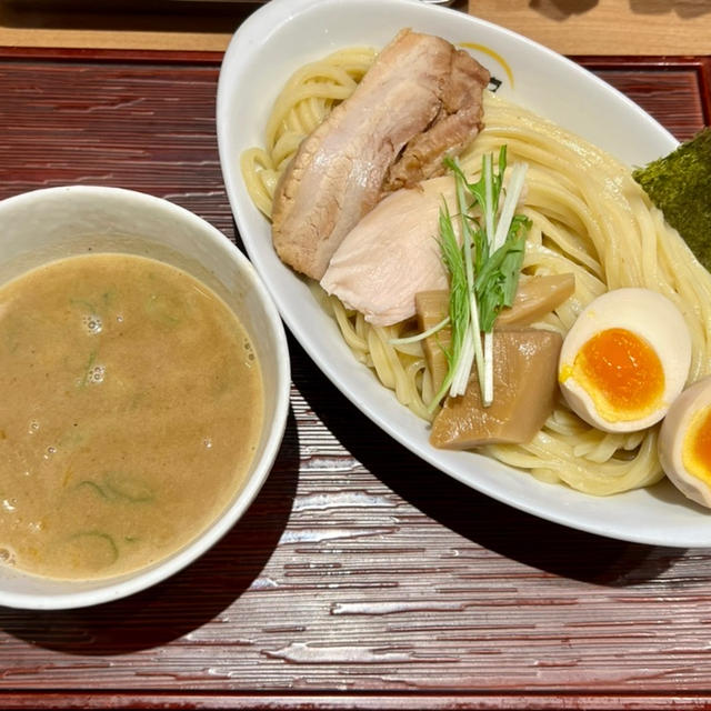 六甲道　麺・ヒキュウ　つけ麺　自家製麺全粒粉の麺の風味が良い　無化調スープの甘さは好みが分れる？