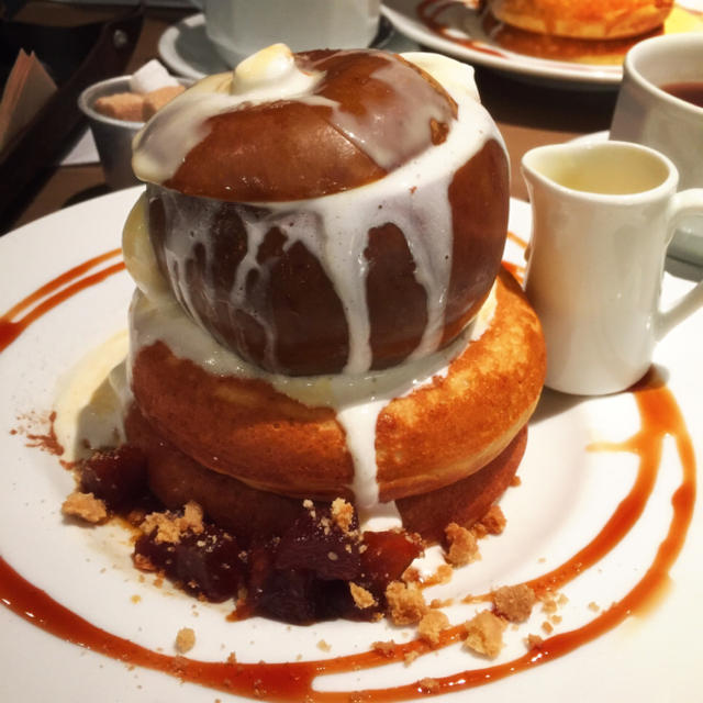 ビブリオテークの丸ごとりんごパンケーキ