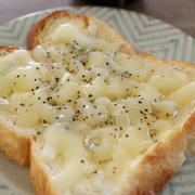 【朝ごはん】食パンがめちゃうま！！ちりめんじゃこのチーズトースト