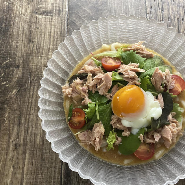 温泉卵のツナのごまサラダうどん