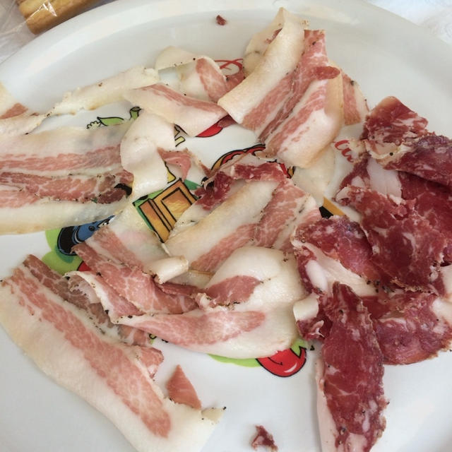 Guanciale 豚頰肉の塩漬け、グアンチャーレ