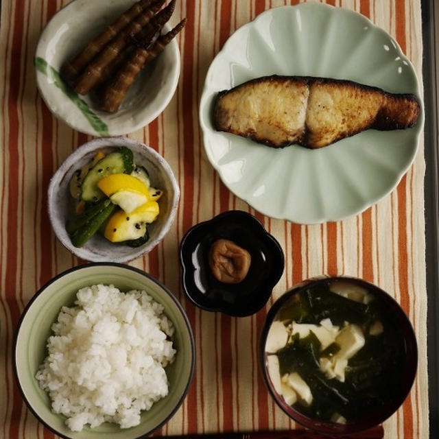 遅すぎた朝ごはん。