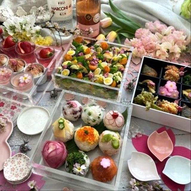 華やかに飾っておうちで楽しむお花見弁当が素敵アイディアです