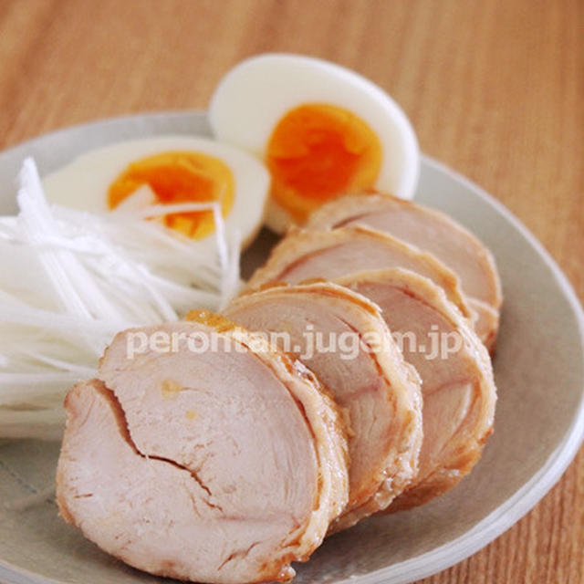 鶏チャーシューと自家製スープで塩ラーメン♪