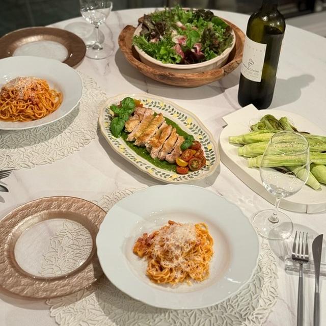 チキングリルのバジルソースと、トマトソースパスタの夜ごはん