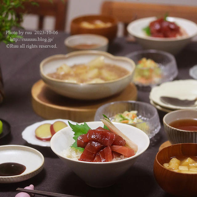 【献立】漬けまぐろ丼と、かぶのそぼろあんかけと、コールスローなど。～出張はパラダイス～