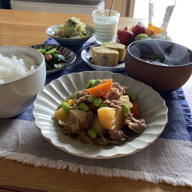 肉じゃが定食朝ごはんと娘をもつ親。