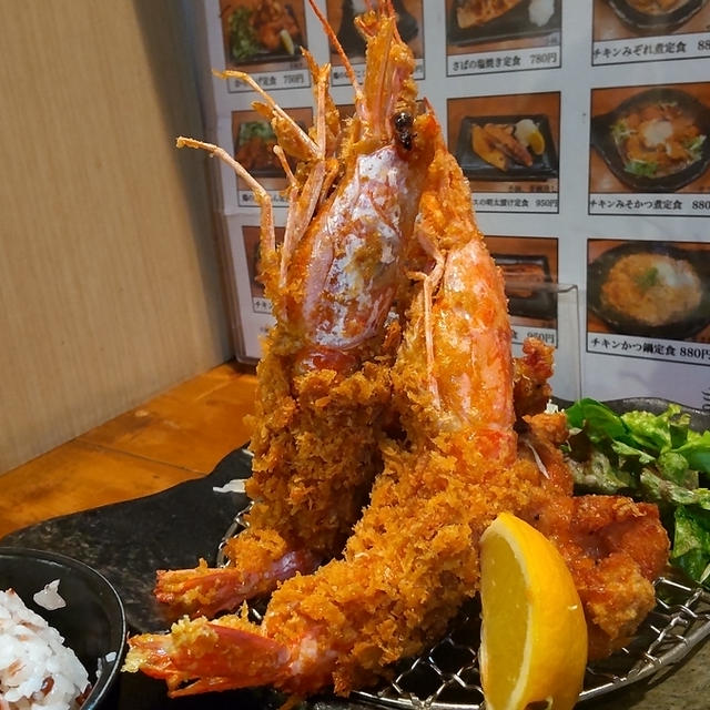 広島市本通り【まるみ食堂】のコスパ最強ランチ！特大海老フライが絶品！