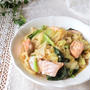 【潤いのある肌に】冷凍うどんで簡単に『キャベツとサーモンの蒸し煮うどん』美肌レシピ
