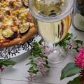 秋分の日のランチ♡オーガニックぶどう100％スパークリングワイン＆茄子とコーンとソーセージのピザ