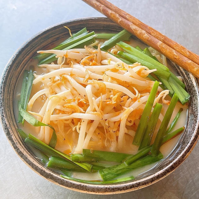 ランチはトムヤムクンラーメンです！！