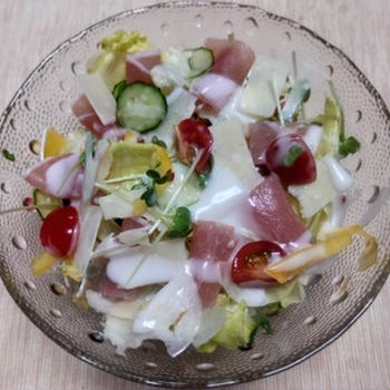 生ハムとパルメジャーノと野菜のサラダ：5月のひとり居酒屋 その1