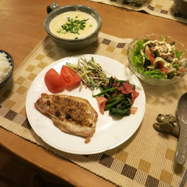 豚テキ～マスタード風味の晩ご飯　と　キッチンの窓辺の植物たち♪