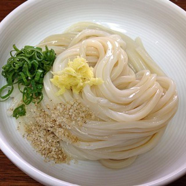 今朝の麺は珍しく「醤油うどん 冷」