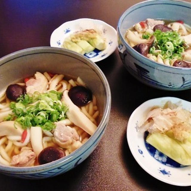 差し入れで軽い晩御飯～茸と鶏肉うどん～