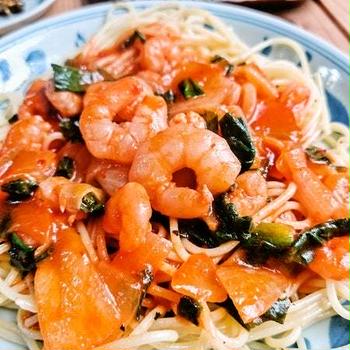 高さを変えた方がいいのかな？(˙-˙ ٥)?・・・と夫婦のお昼ご飯
