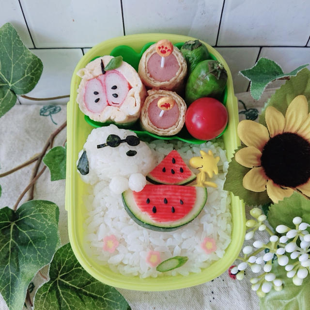 スヌーピーおにぎりで夏弁当弁当〖 キャラ弁〗