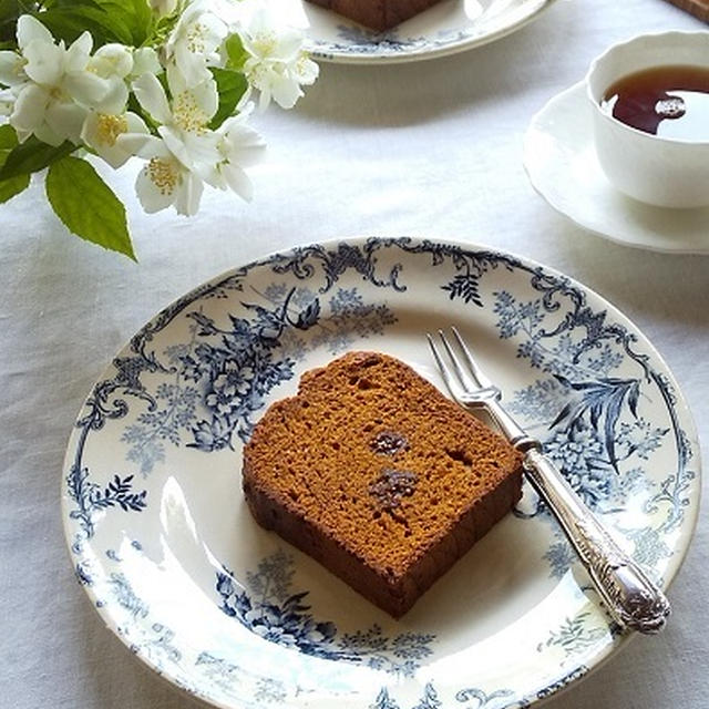 いちじくとキャラメルのケーキと、庭の梅花うつぎ