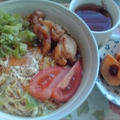 今朝の自分ご飯、ラーメンに卵を入れて～、温かいトマトが美味しいよ♪