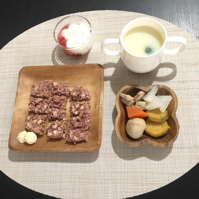 【幼児食】4/26の朝ごはん☆紫芋パウダーのオートミールパン