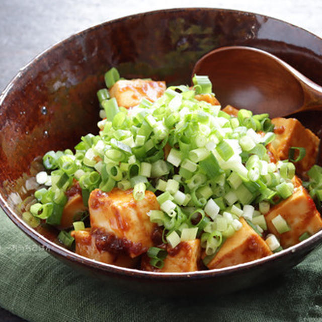 ぴりっと辛い！「麻辣風畑の肉みそ」で簡単麻辣豆腐！生野菜にも