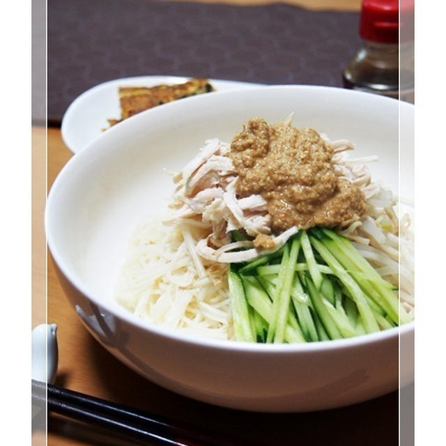 バンバンジー風そうめん。くめじまのラー油。
