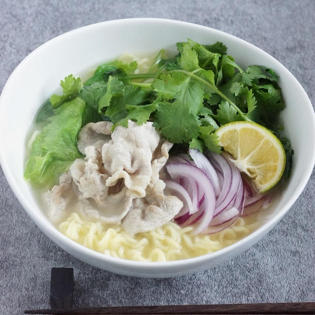 【サッポロ一番はじめます】旨辛もやし麻婆麺、とろ玉キムチわかめ＆まかないエスニックかぼすラーメン