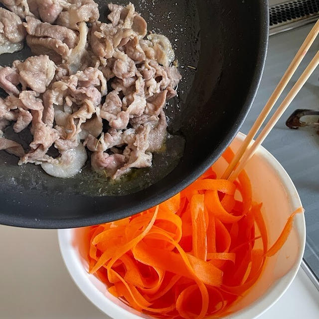 食べ過ぎたらリセット！ひらひら人参と豚肉のパワーサラダと週末の晩御飯