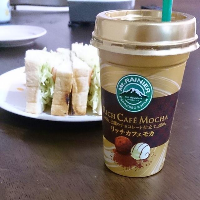マウントレーニアで朝にちょっぴり甘いひと時。　#マウントレーニア　#カフェモカ