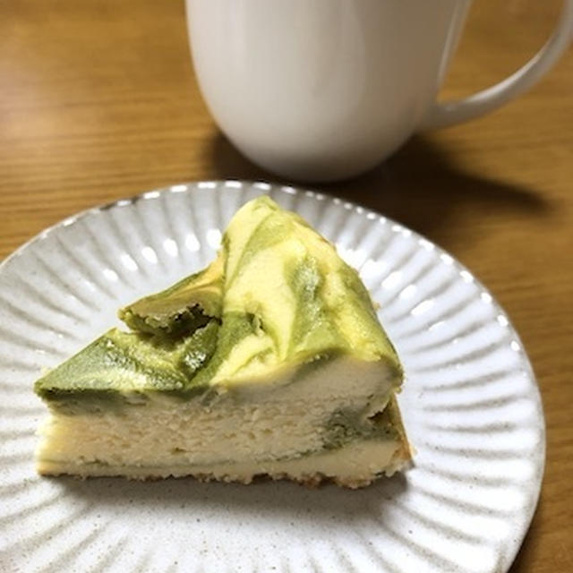 マーブル模様が可愛い 抹茶チーズケーキ 100均の型で焼いてみた レシピ By ぴあんさん レシピブログ 料理ブログのレシピ満載