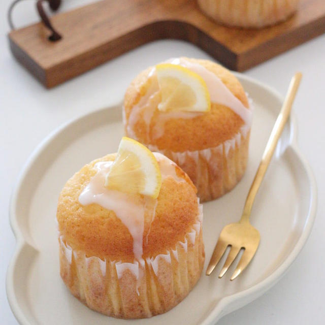 「レモンマフィン」シャリっとグラスアローが爽やかおいしい🍋ふんわりしっとり簡単マフィンレシピだよ！