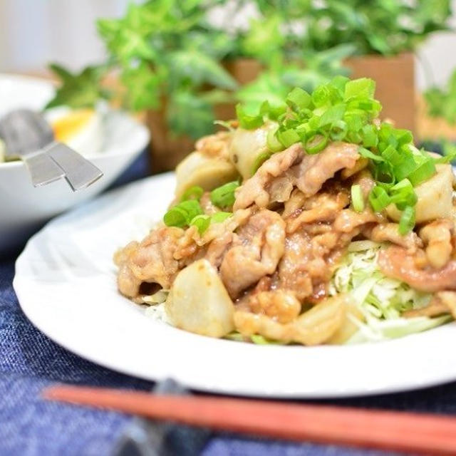 ご飯が進む♬豚こま肉と里芋のガリバタ炒めのレシピ★