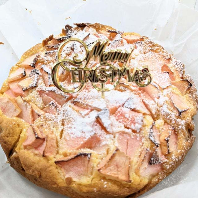 【リンゴのクリスマスケーキ】ホットケーキミックスにリンゴを入れて焼くだけ。